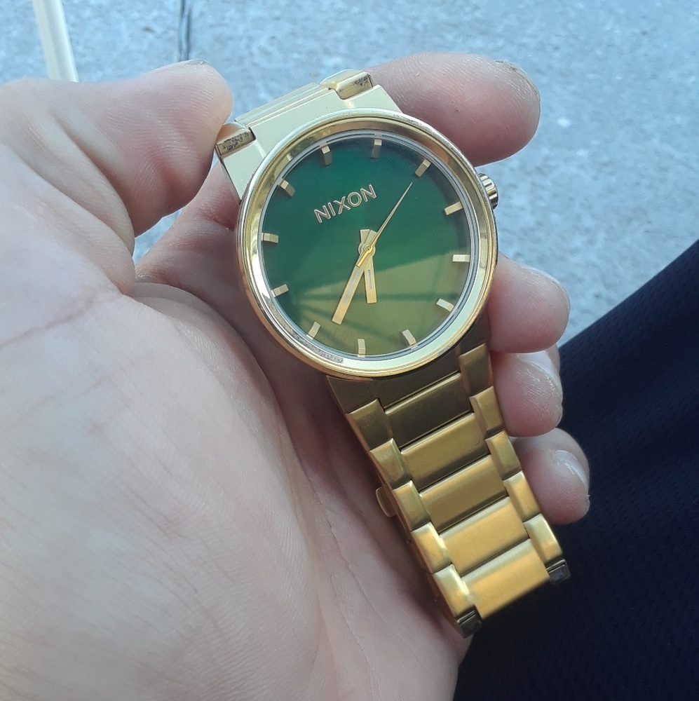 GOLD NIXON WRISTWATCH
